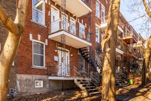 2540-2548 Sheppard St in Montréal, QC - Building Photo