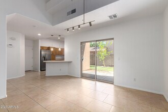 8001 W Carolina Dr in Peoria, AZ - Building Photo - Building Photo