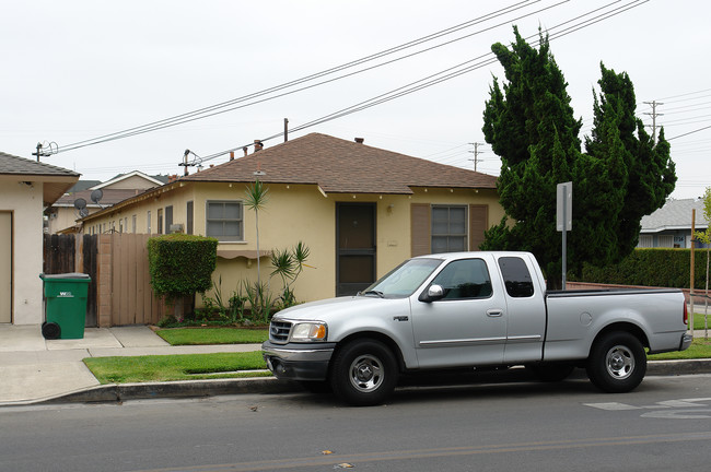 1734-1742 E Palmyra Ave in Orange, CA - Building Photo - Building Photo