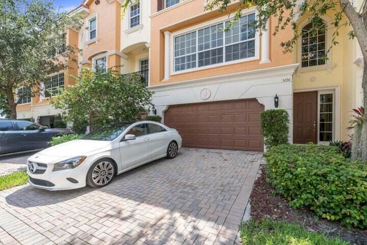 5720 NE Verde Cir in Boca Raton, FL - Building Photo