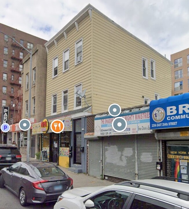 227 E 204th St, Unit 2FL in Bronx, NY - Foto de edificio