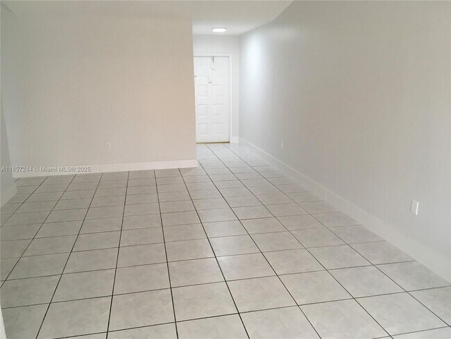 5221 SW 139th Avenue Rd in Miami, FL - Building Photo - Building Photo