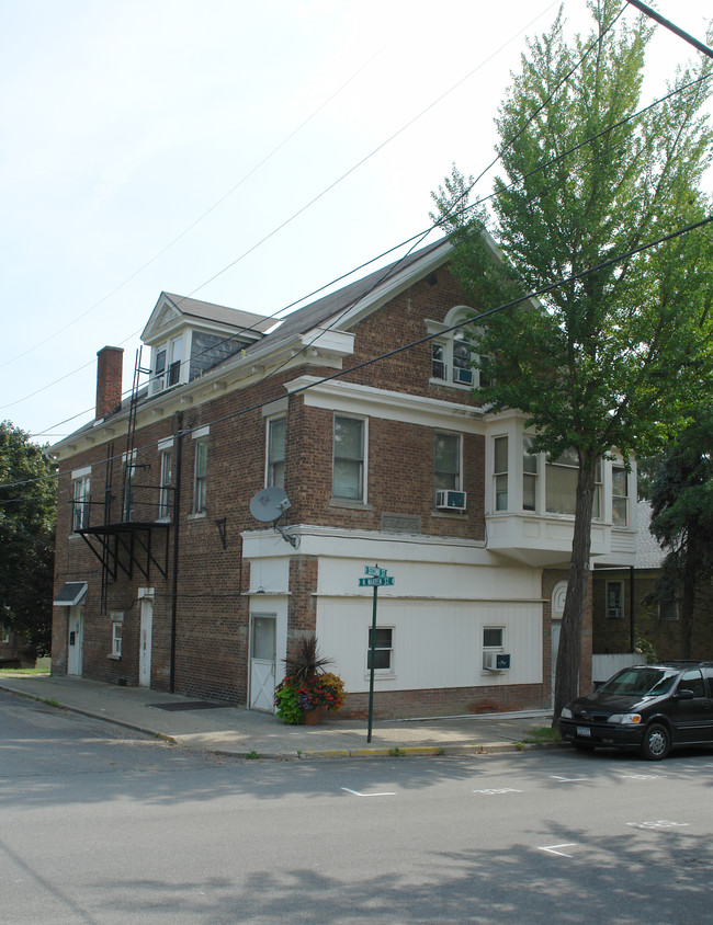 62 2nd St in Athens, NY - Foto de edificio - Building Photo