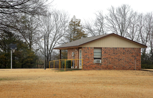 Sugar Bush Apartments in Morris, OK - Foto de edificio - Building Photo