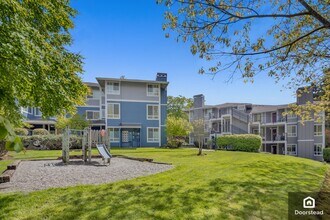 3908 243rd Pl SE, Unit Q 101 in Bothell, WA - Foto de edificio - Building Photo