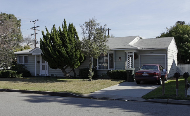 133 20th St in Costa Mesa, CA - Foto de edificio - Building Photo