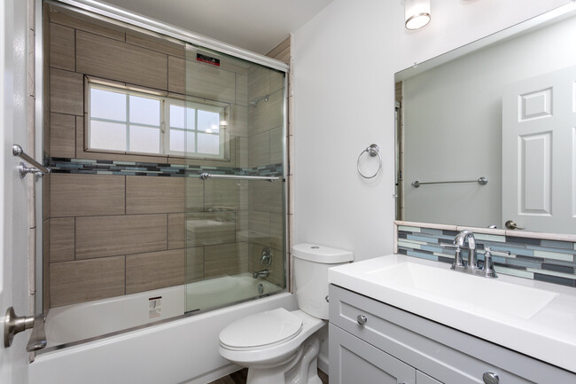 Grand Palace Luxury Apartments in Fresno, CA - Building Photo - Interior Photo