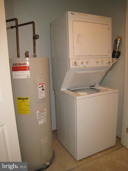 4200 Mozart Brigade Ln in Fairfax, VA - Building Photo