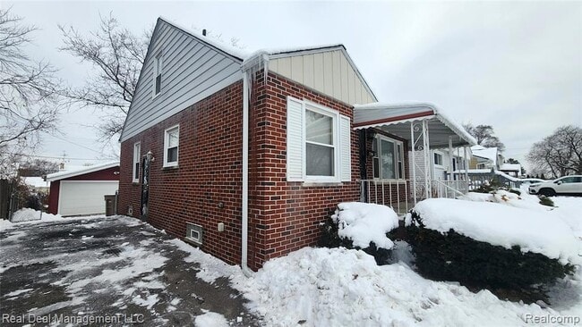 49 E Fairmount Ave, Unit 335 in Pontiac, MI - Building Photo - Building Photo