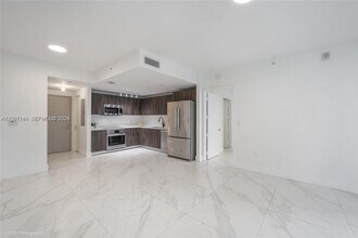 488 NE 18th St, Unit 55 in Miami, FL - Foto de edificio - Building Photo