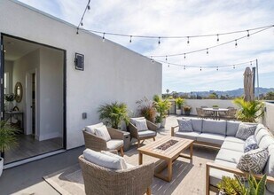 5134 Riverton Ave in Los Angeles, CA - Building Photo - Building Photo