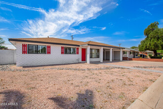 7453 E Almeria Rd in Scottsdale, AZ - Foto de edificio - Building Photo