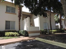 12104 Glenmoor Dr in West Palm Beach, FL - Building Photo