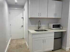 52 Avalon Dr, Unit Studio in Daly City, CA - Building Photo - Building Photo