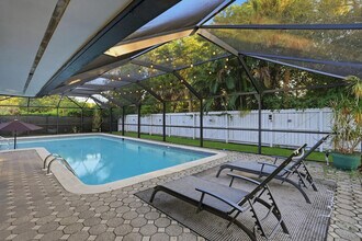 208 Erie Dr in Naples, FL - Building Photo - Building Photo
