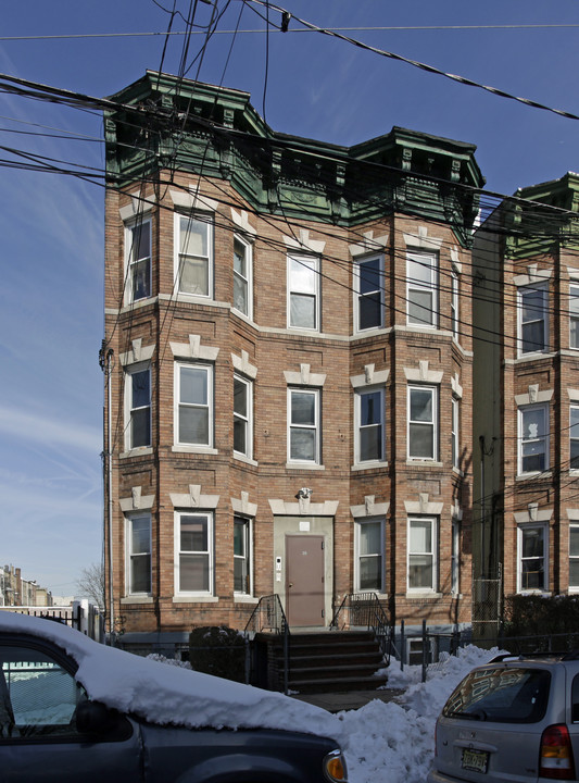 90 Bostwick Ave in Jersey City, NJ - Building Photo