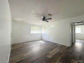 4509 Versailles Dr in Pensacola, FL - Building Photo - Building Photo