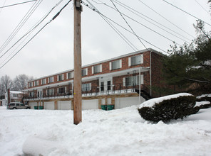 1686-1694 Karg Dr in Akron, OH - Foto de edificio - Building Photo