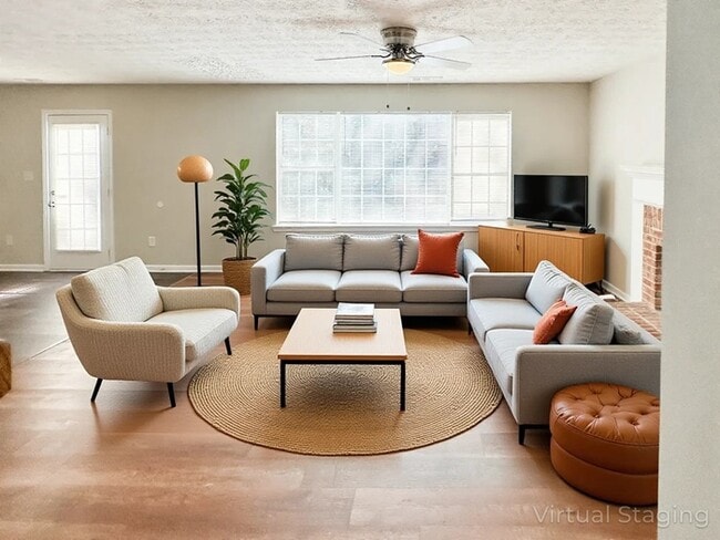 5210 Summer Brooke Ct in Union City, GA - Foto de edificio - Building Photo