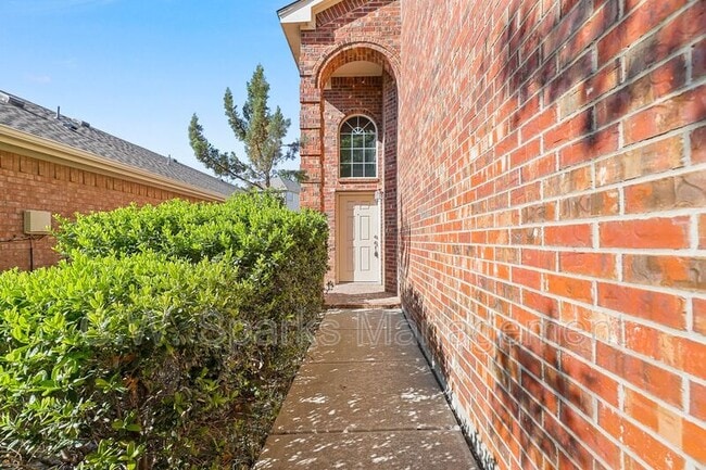 2728 Mountain Lion Dr in Fort Worth, TX - Foto de edificio - Building Photo