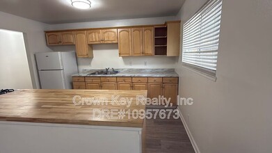 215 W 9th St-Unit -215 W 9th Street Unti A in Tracy, CA - Building Photo - Building Photo