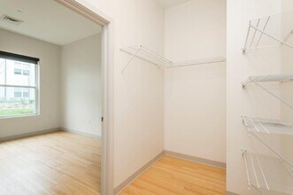 320 D St, Unit 339 in Boston, MA - Foto de edificio - Building Photo