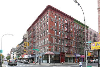 275-277 Broome St in New York, NY - Building Photo - Building Photo