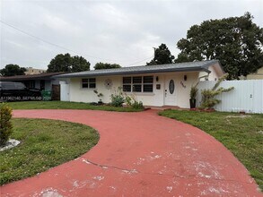 7950 NW 10th St in Pembroke Pines, FL - Building Photo - Building Photo