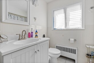 608 Beacon St, Unit 1 in Newton, MA - Building Photo - Building Photo