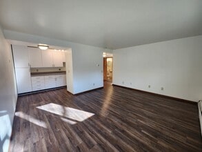 LIBERTY VALLEY APARTMENTS in Madison, WI - Foto de edificio - Building Photo