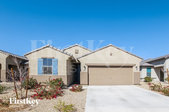 18068 W Tina Ln in Surprise, AZ - Foto de edificio - Building Photo