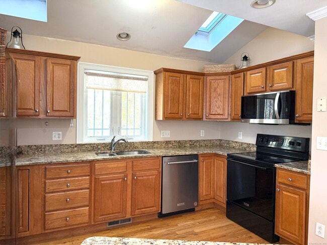 55 Stetson Pl in Danbury, CT - Building Photo - Building Photo