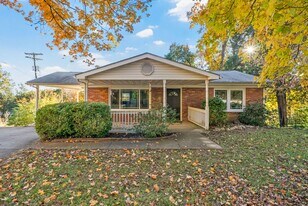 3026 Lintwood Dr in Clarksville, TN - Building Photo