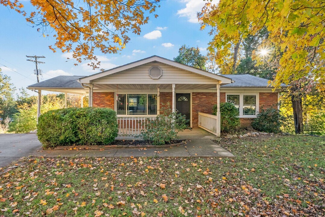 3026 Lintwood Dr in Clarksville, TN - Building Photo