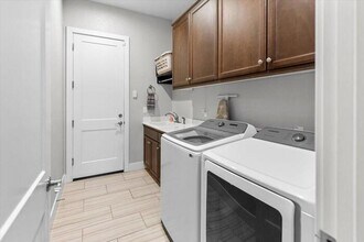 2358 Cloudline Pl in Manteca, CA - Foto de edificio - Building Photo