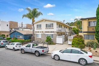 Lauretta Apartments in San Diego, CA - Building Photo - Building Photo