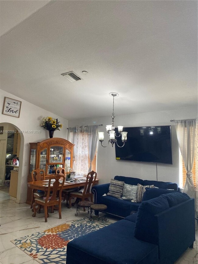 2300 NE 37th Rd in Homestead, FL - Foto de edificio - Building Photo