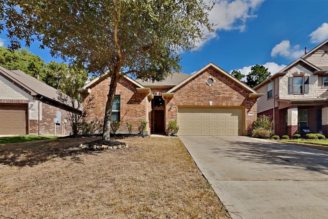 1910 Elkington Cir in Conroe, TX - Building Photo