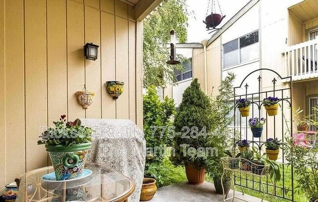 2300 Dickerson Rd in Reno, NV - Foto de edificio - Building Photo