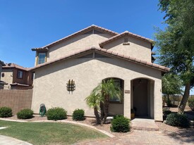 7104 S 48th Glen in Phoenix, AZ - Foto de edificio - Building Photo