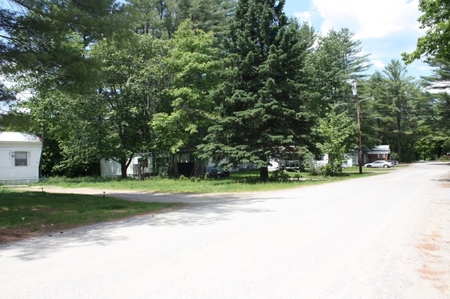 Arkay Mobile Home Park in Wilton, ME - Foto de edificio - Other