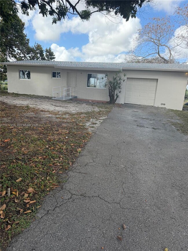 16301 SW 184th St in Miami, FL - Building Photo - Building Photo