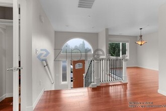 13449 14th Ave S in Burien, WA - Foto de edificio - Building Photo