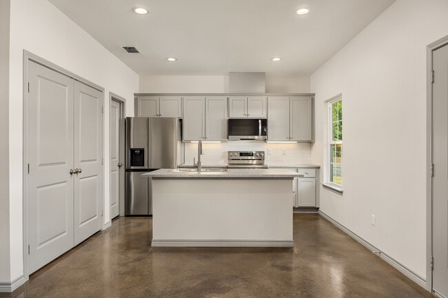 10407 County Rd 2180 in Whitehouse, TX - Building Photo - Building Photo