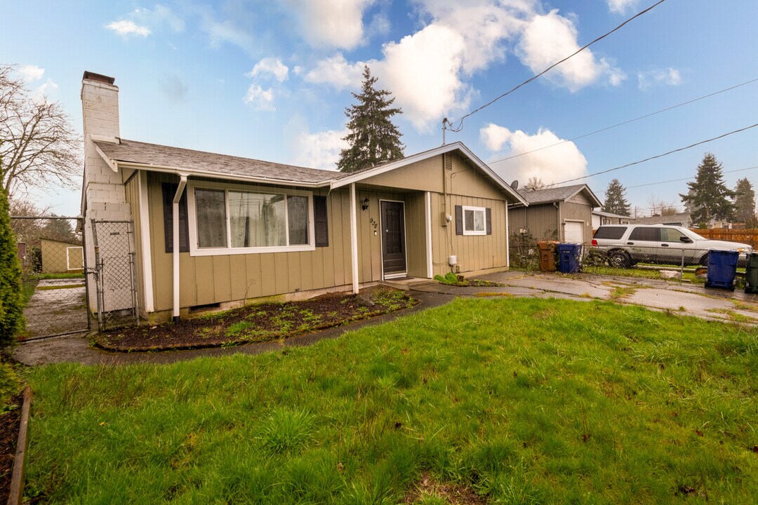 938 E 65th St in Tacoma, WA - Building Photo