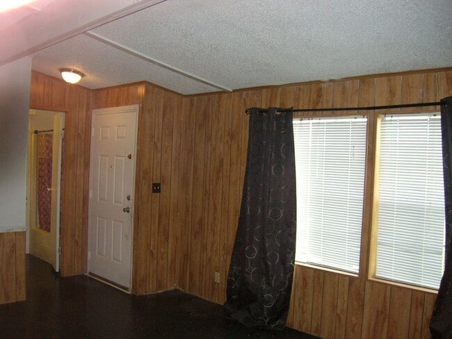 205 E Elm St in Burnet, TX - Building Photo - Building Photo