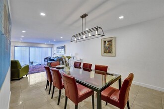 4060 N Hills Dr, Unit 32 in Hollywood, FL - Building Photo - Building Photo