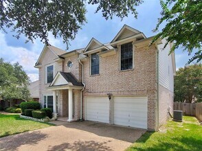 11105 Crossland Dr in Austin, TX - Building Photo - Building Photo