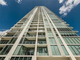 2900 NE 7th Ave in Miami, FL - Building Photo