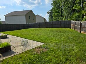 1222 Caledon Dr in Mebane, NC - Foto de edificio - Building Photo